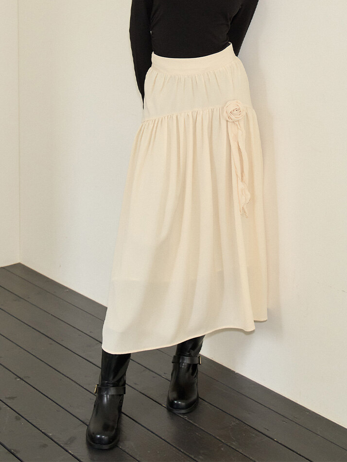 Corsage Point Shirring Skirt_ Ivory