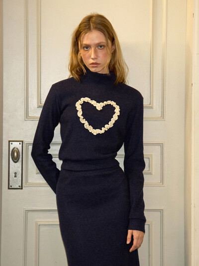 Heart Point Knit Top_ Navy