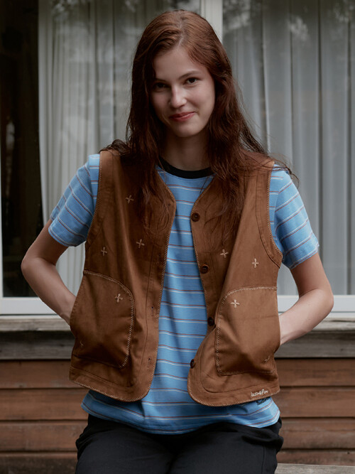 Suede Embroidered Pocket Vest_Brown