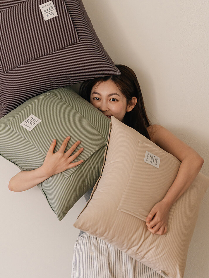 디어리얼 허그 포켓 쿠션커버 라인