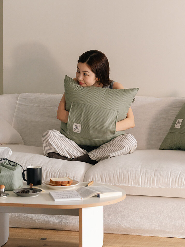디어리얼 허그 포켓 쿠션커버 라인