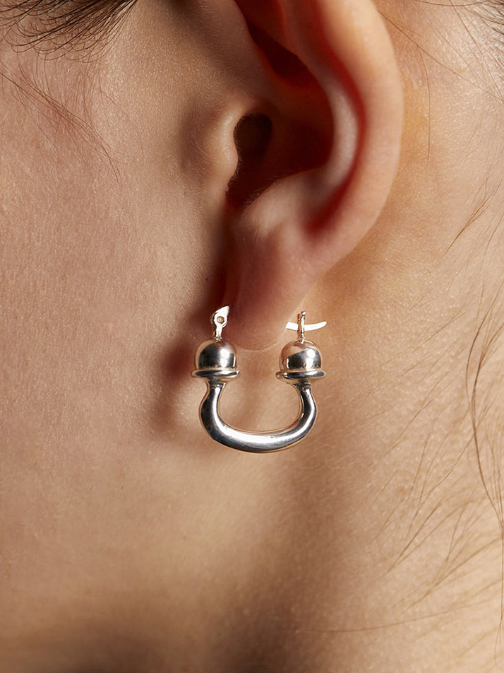 SIGNATURE HOOP EARRING_SILVER