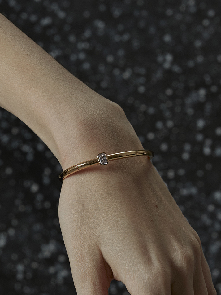 SHINY LID BANGLE WHITE GOLD