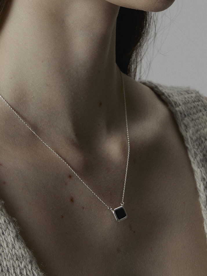 SINGLE SAPPHIRE NECKLACE SILVER