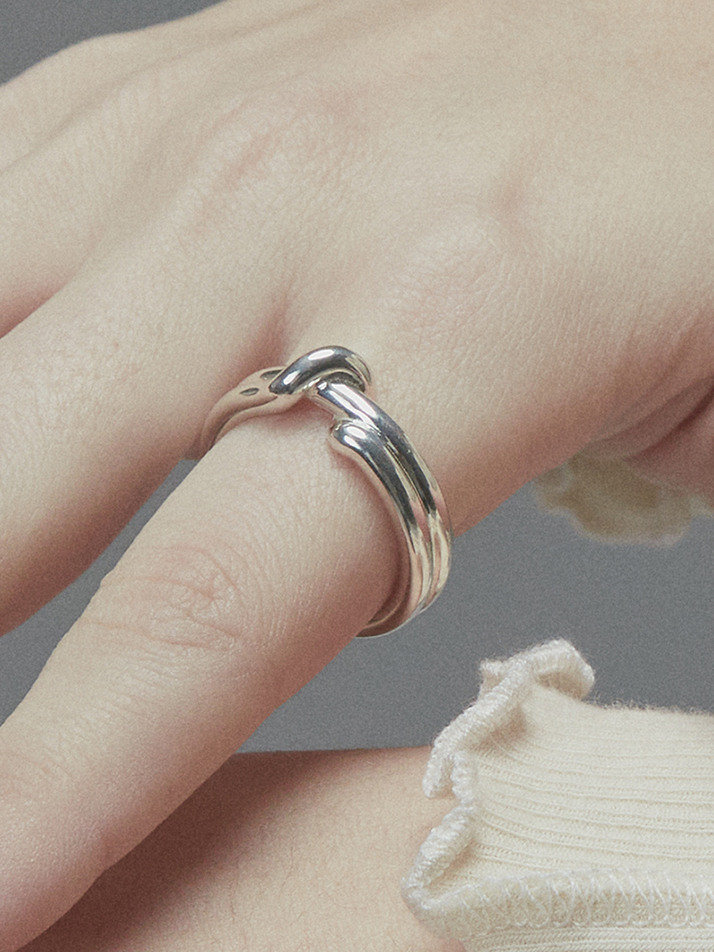 SWIRLY RING SILVER