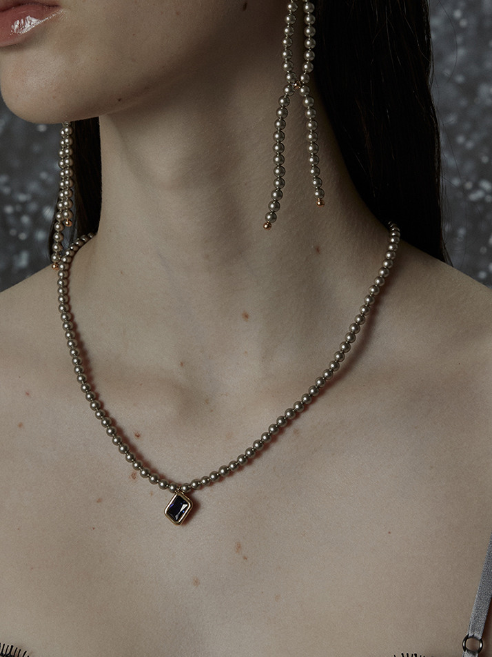 SAPPHIRE GREY PEARL NECKLACE