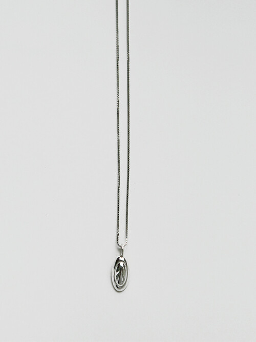 TINY BOUTON NECKLACE