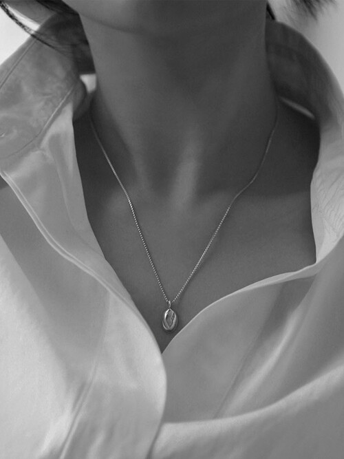 CLASSIC PETITE PENDANT