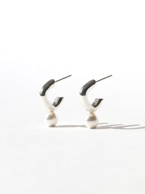 ESSENTIAL PEARL HOOPS