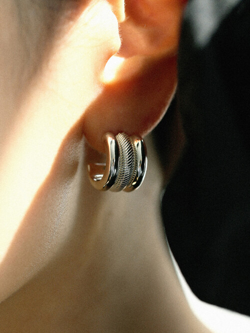 BOLD RIPPLE HOOP
