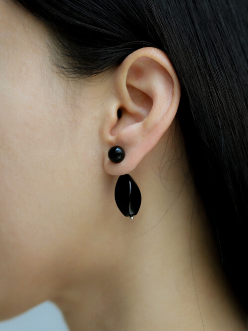 EVA EARRING IN ONYX