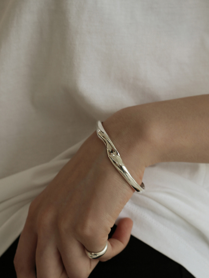 LOOP CUFF BRACELET