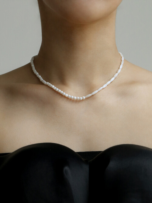 ZOE NECKLACE IN MOTHER OF PEARL