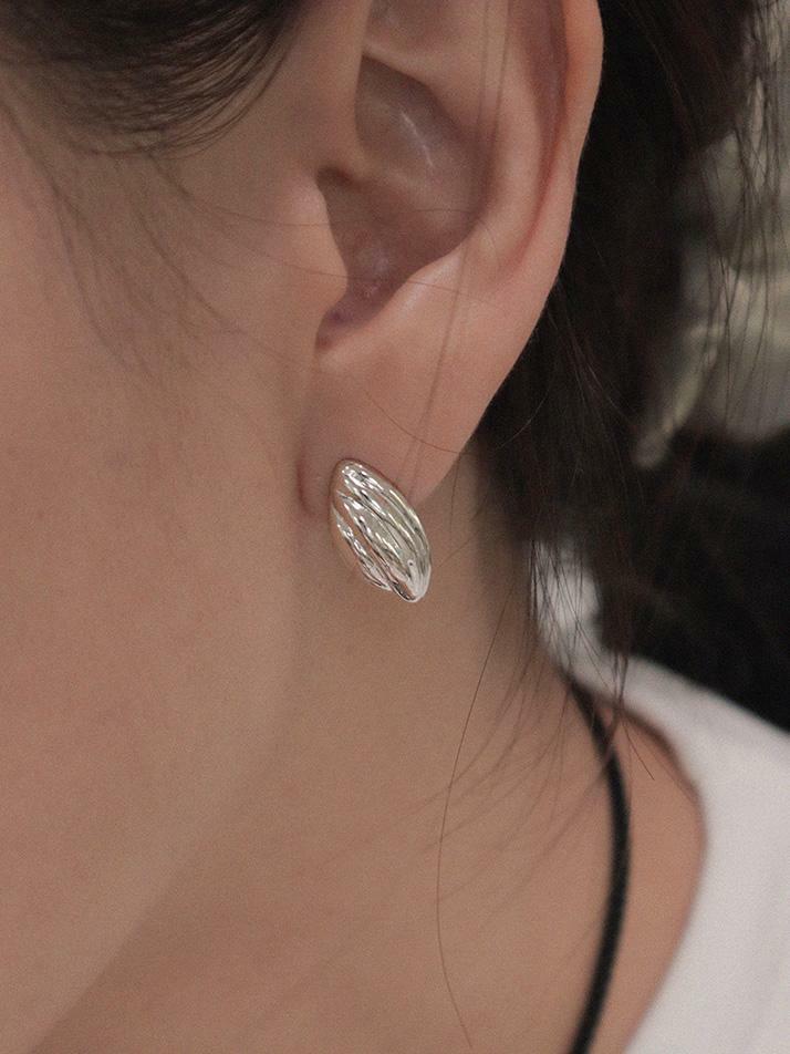 Mini Shell Earring