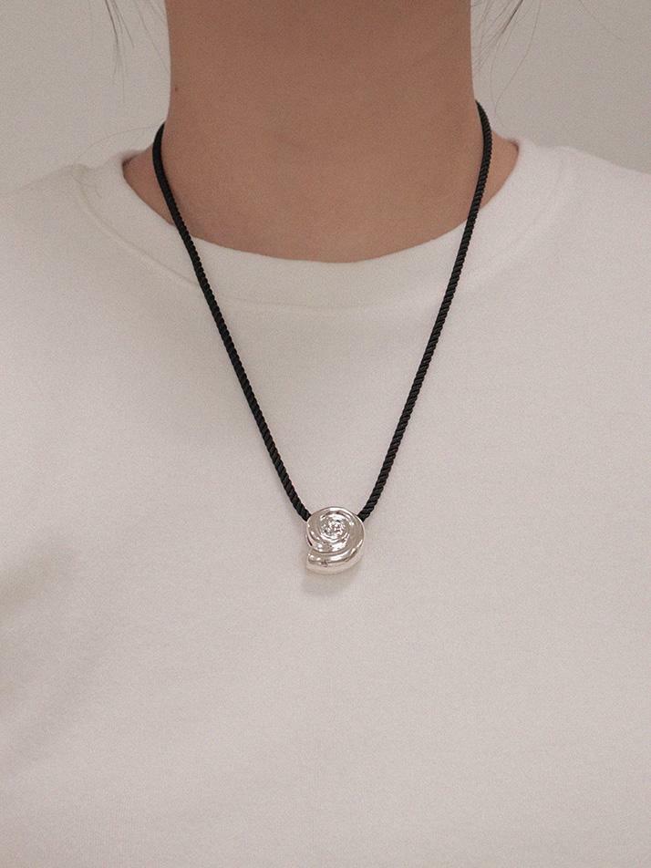 Oceanic Shell String Necklace_Black