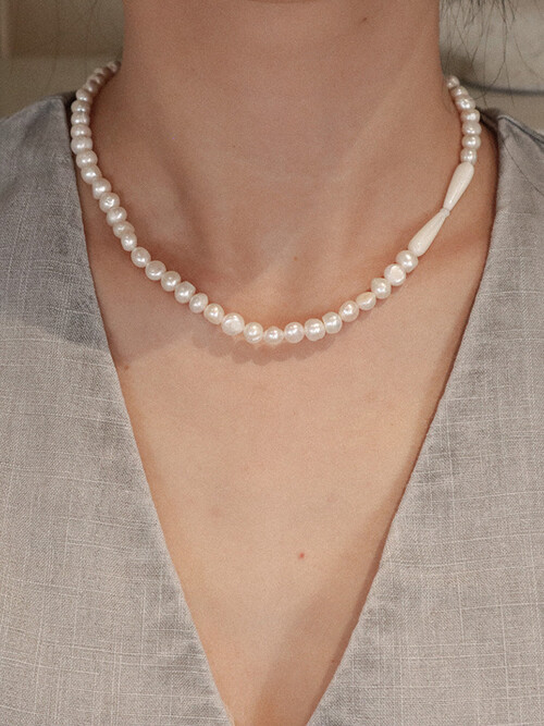 Blanche Ribbon Pearl Necklace