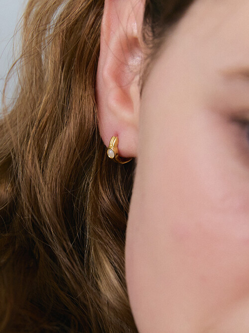 Mini Classy One-touch Earring_Gold