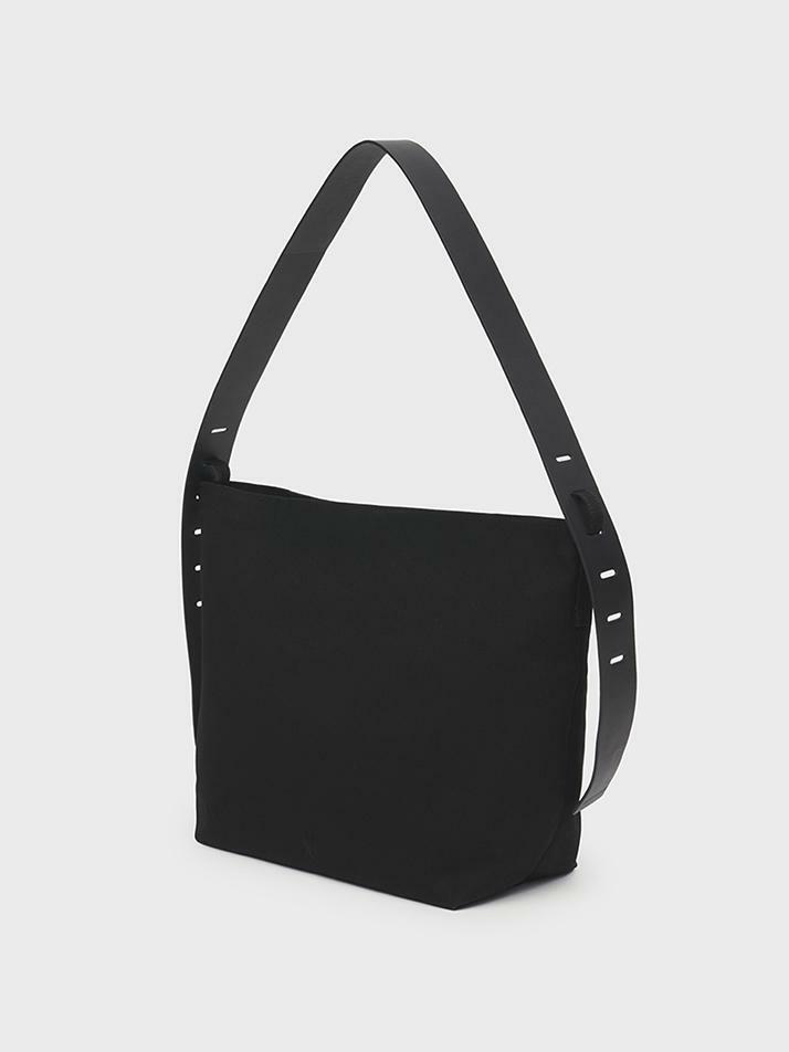 A/P 001 MORETEX WATER FLOW LEATHER STRAP SHOULDER BAG L_BLACK