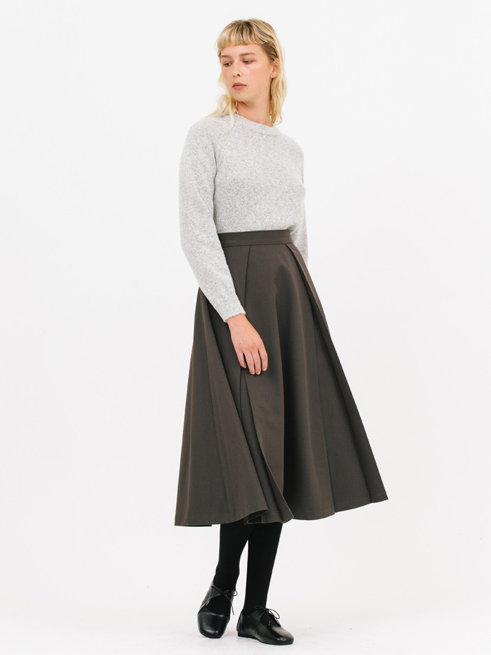 front tuck flared skirt_deep khaki