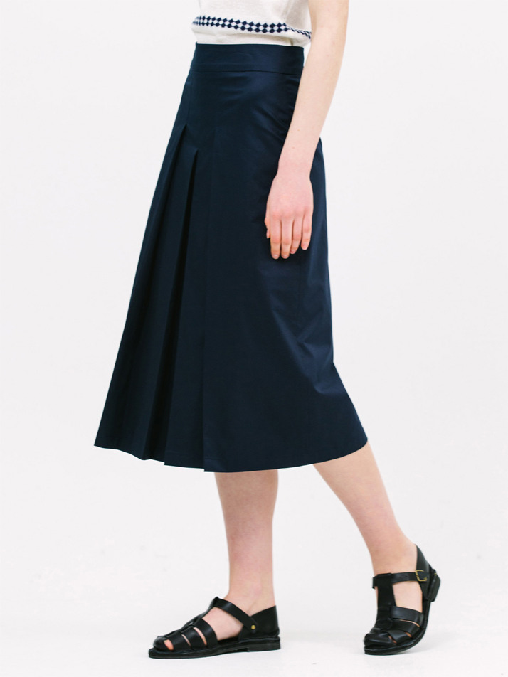 3-tuck A-line skirt_navy