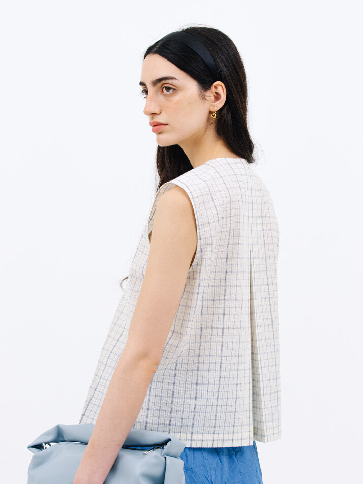 tuck sleeveless blouse_check blue