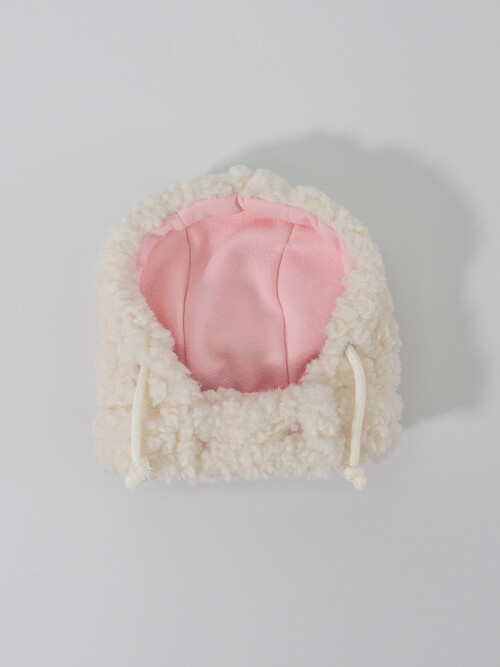 Snug hat for dog_Ivory fur
