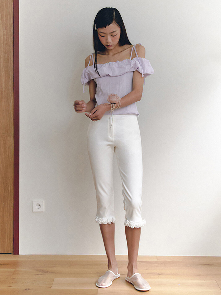 Rose Trim Capri Pants_white