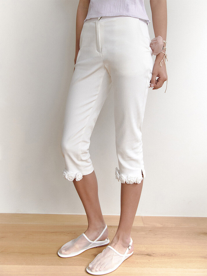 Rose Trim Capri Pants_white