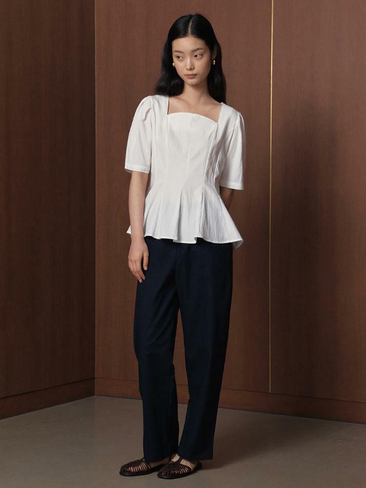 Half Moon Neck Blouse_white