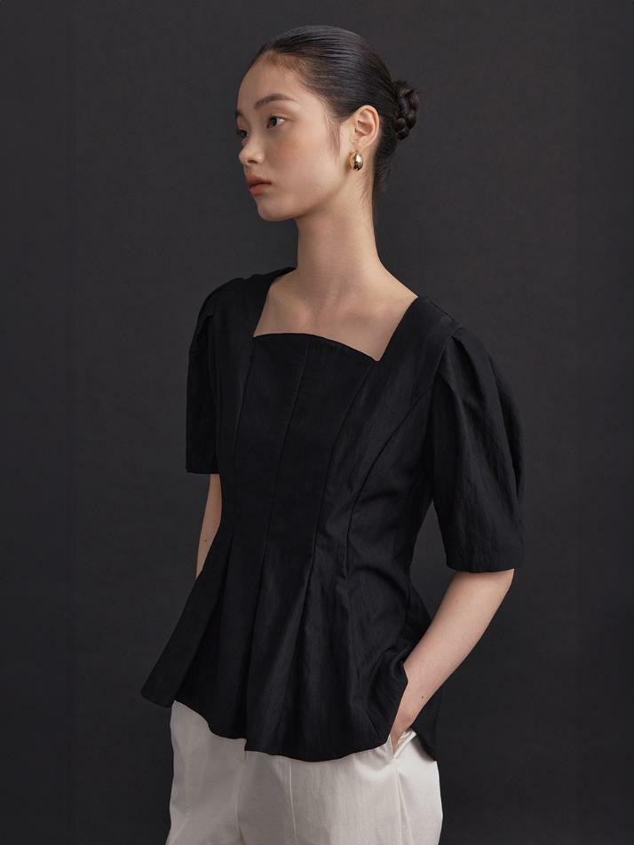 Half Moon Neck Blouse_black