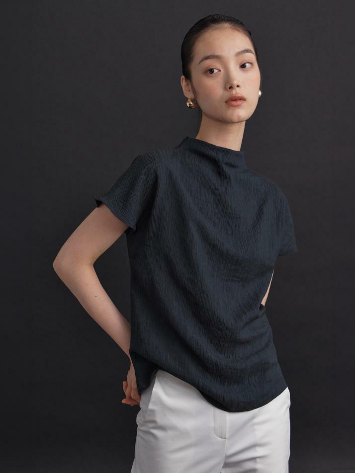 Fleur Pleats Blouse_charcoal