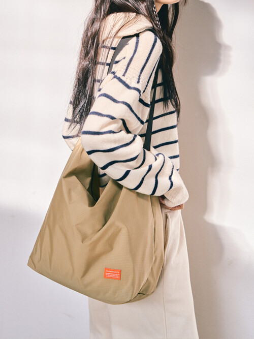 F137 캥거루백 라지 베이지