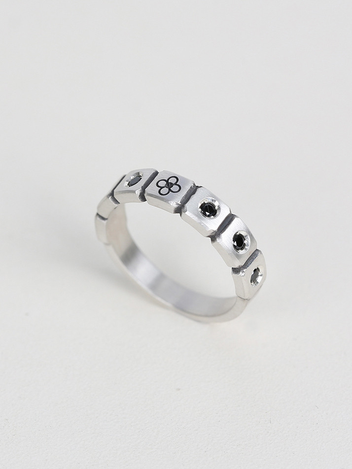 7 Dot clover ring (black) (925 silver)