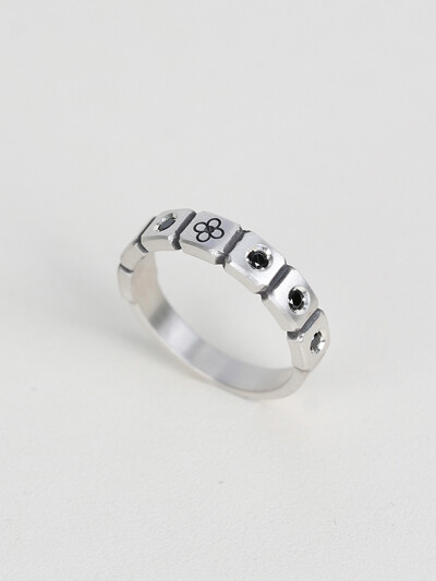7 Dot clover ring (black) (925 silver)