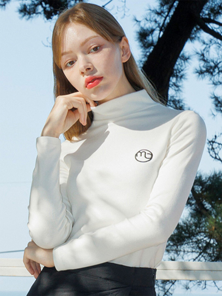 half-neck layer T-shirt white