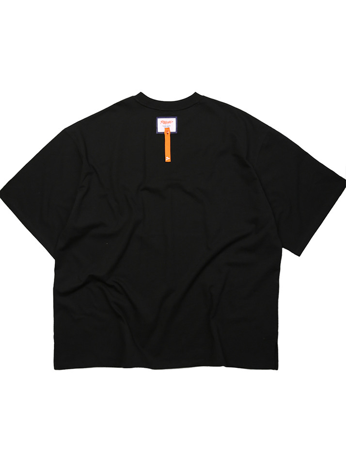 태그 포인트 오버핏 티셔츠 - BLACK