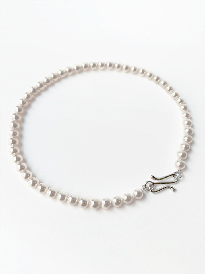 S Locking Pearl Necklace