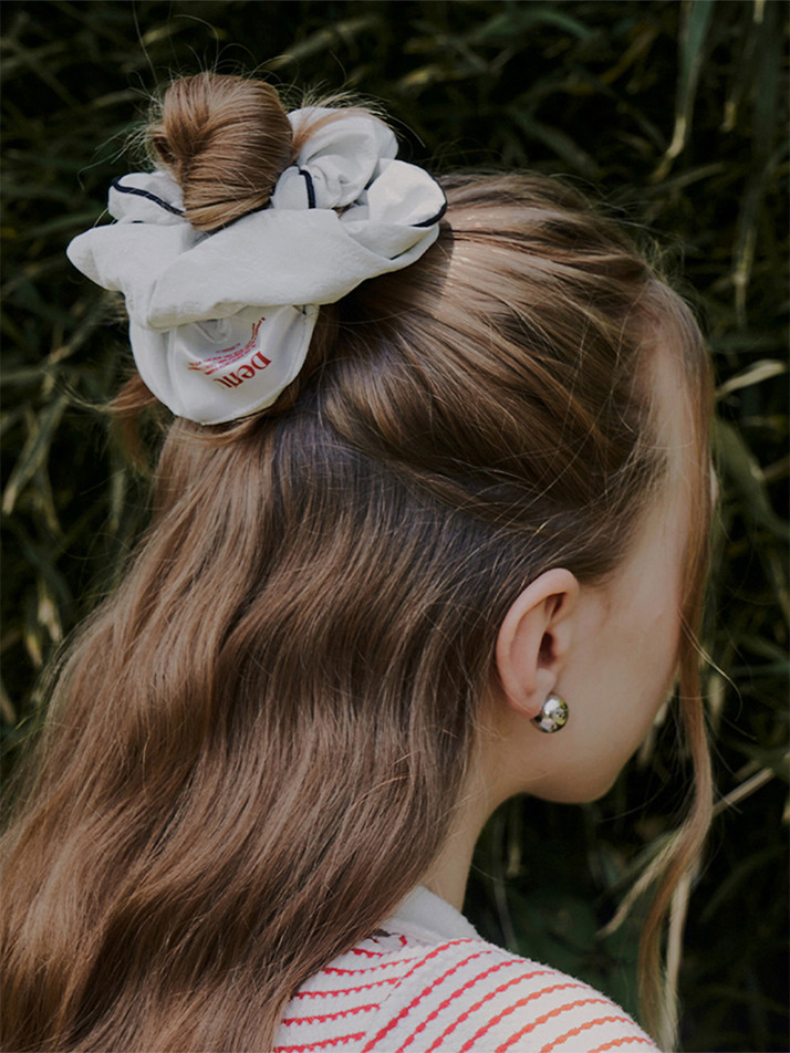 Metal Big Label Scrunch [White]