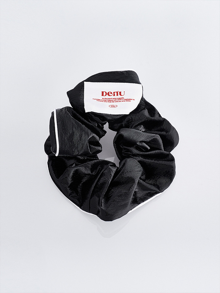 Metal Big Label Scrunch [Black]