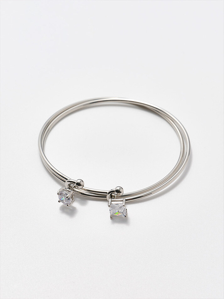 One Pointing Cubic Bangle