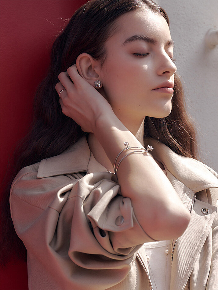 One Pointing Cubic Bangle