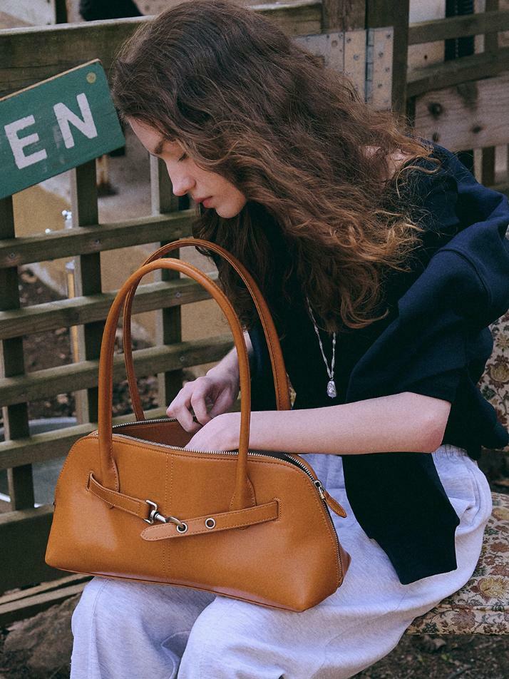 NOA Baguette Bag [Glossy CAMEL]