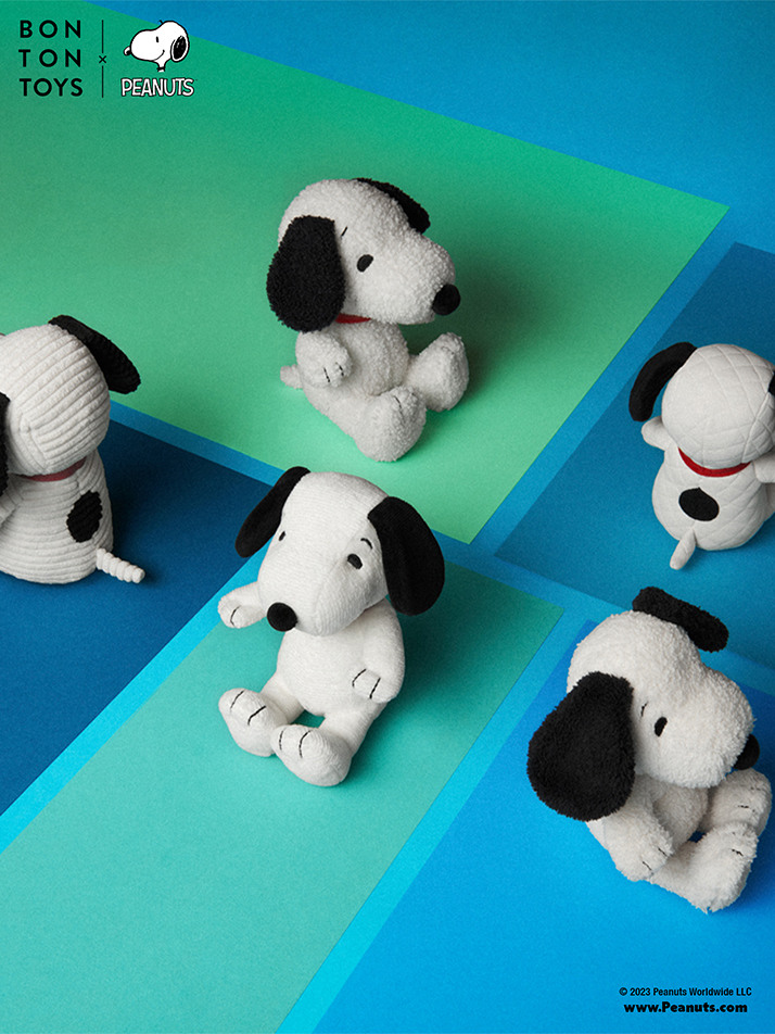 [PEANUTS] Snoopy Sitting Corduroy Cream in Giftbox - 27cm
