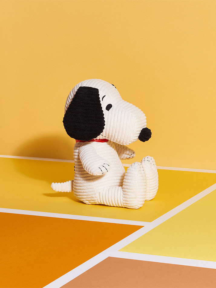 [PEANUTS] Snoopy Sitting Corduroy Cream in Giftbox - 27cm
