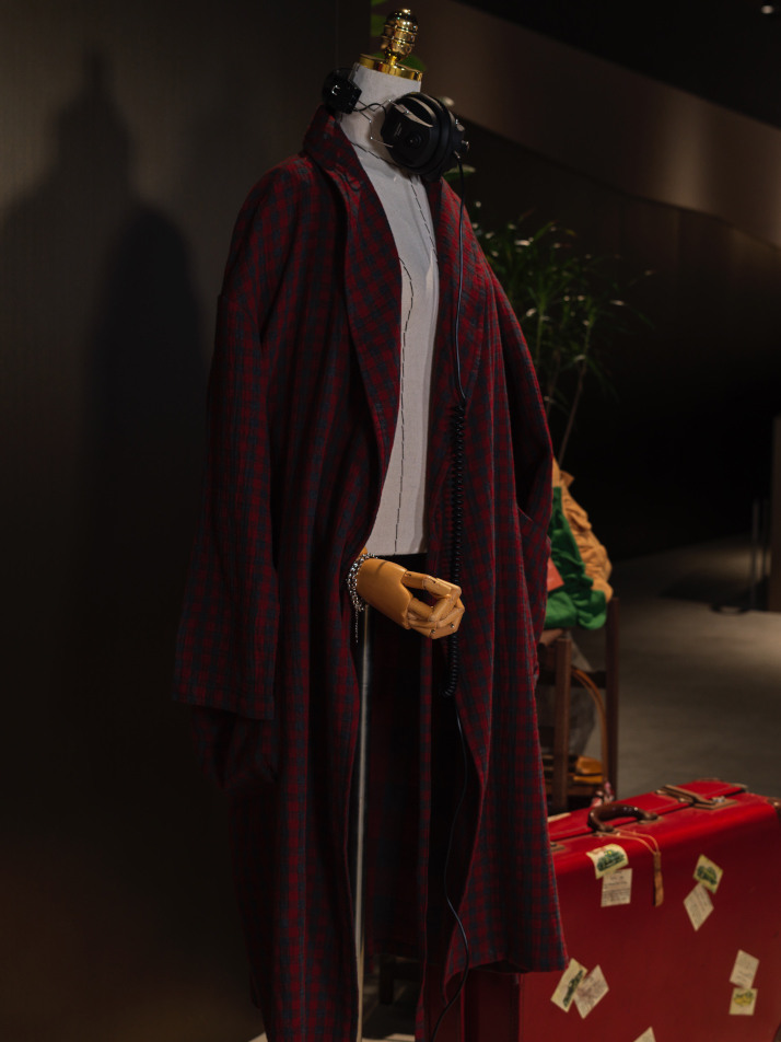 러블리 레드 로브