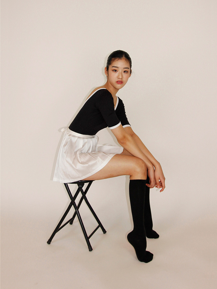 1 skirt (white)
