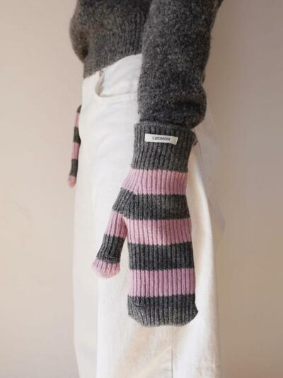 Cosymosy Stripe Pattern Gloves (스트라이프 장갑) - Gray & Pink