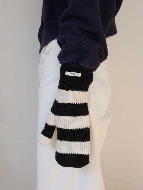 Cosymosy Stripe Pattern Gloves (스트라이프 장갑) - Black & Ivory