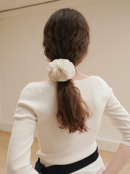 Cosymosy White Camelia Scrunchie (스크런치)