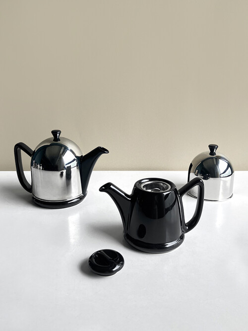 Black Manto Teapot